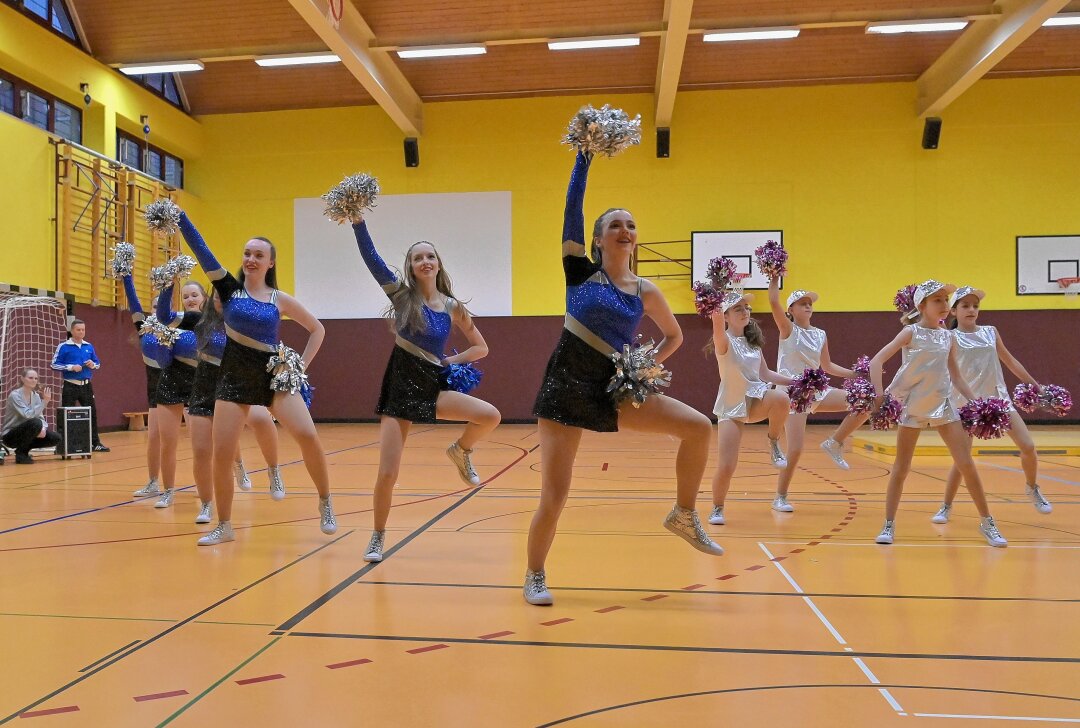 Gymnasium aus dem Erzgebirge gibt einen besonderen Blick hinter die Kulissen - Ins Programm eingebunden waren auch die Karo Dancers aus Bad Schlema. Foto: Ramona Schwabe