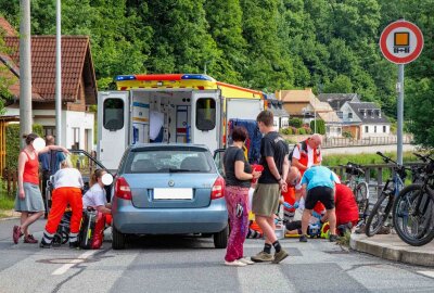 Hainewalde - PKW erfasst Radfahrerin - Auf der Talstrasse kam es zu einem schweren Verkehrsunfall zwischen einer Radfahrerin und einem PKW: Foto: xcitepress/Thomas Baier