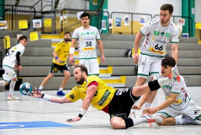Handball am Samstag: Oberlosa will Bernburg überraschen - Jakub Kolomaznik (mit Ball) will mit Oberlosa Bernburg überraschen. Foto: Oliver Orgs / Pressebüro Repert