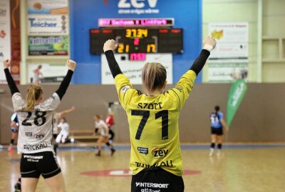 Handball-Damen des BSV Sachsen Zwickau steigen in die 1. Liga auf - Die Damen des BSV Sachsen Zwickau steigen in die 1. Bundesliga auf. Foto: Ralph Koehler/propicture
