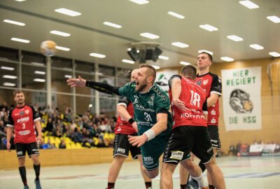 Handball-Krimi in Freiberg hat keinen Sieger - Martin Kovarik traf siebenmal ins Tor. Foto: Marcel Schlenkrich