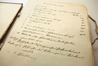 Handschriftliches Original der Goldmann-Chronik als Geschenk für die Bibliothek Großrückerswalde - Ein Blick in das Inhaltsverzeichnis. Foto: Jan Görner