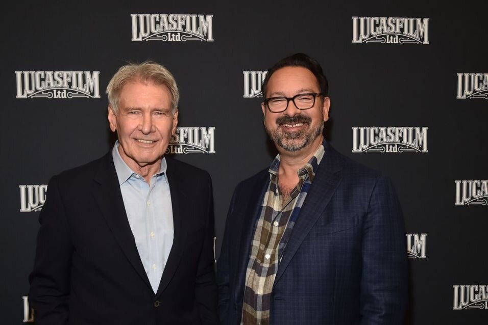Harrison Ford (links) und James Mangold lüfteten bei einer Lucasfilm-Podiumsdiskussion das Geheimnis: "Indiana Jones 5" kommt im Juli kommenden Jahres in die US-Kinos.