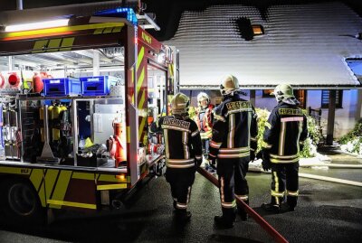 Hartenstein: Saunaofen gerät in Brand - Gegen 19.30 Uhr wurde die Feuerwehr zu einen Brand in den Gartenweg in Thierfeld gerufen. Foto: Niko Mutschmann