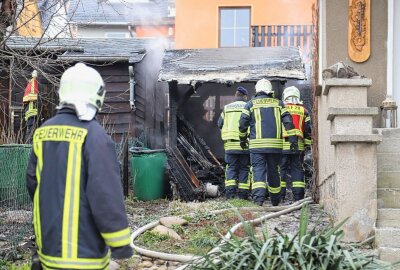 Hartenstein: Schuppen in Vollbrand - In Hartenstein brannte eine Scheune. Foto: Niko Mutschmann