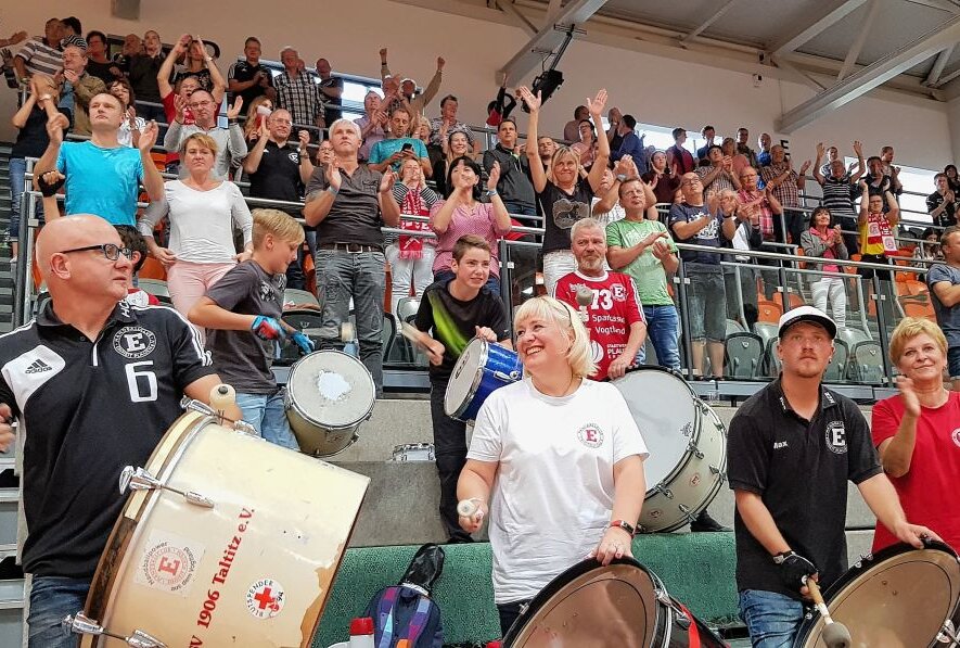 HC Einheit Plauen startet am Samstag wieder - Auch die Einheit-Fans dürfen dabei sein. Foto: Karsten Repert