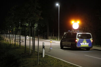 Heftiger Crash: Biker in Chemnitz schwer verletzt - Der Kradfahrer erlitt bei dem Unfall schwere Verletzungen. 