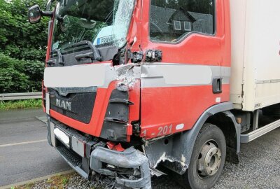 Heftiger Crash zwischen zwei LKW in Stützengrün - Unfall mit zwei LKW in Stützengrün. Niko Mutschmann