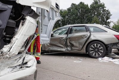 Heftiger Unfall auf der A4 bei Nossen: Insassen schwer verletzt - Heute kam es zu einem schweren Unfall auf er A4. Foto: Roland Halkasch