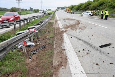 Heftiger Unfall auf der A72: Zwei Fahrerinnen schwer verletzt - Auf der A72 ereignete sich ein schwerer Unfall. Foto: Niko Mutschmann