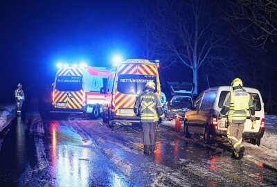 Heftiger Unfall in Hohenstein-Ernstthal - In Hohenstein-Ernstthal kam es heute Abend zu einem Unfall. Foto:Andreas Kretschel