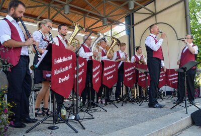 Heidelbachtal-Musikanten  eröffnen Konzertsaison in Warmbad - Die Heidelbachtal-Musikanten gehören seit Jahren zu den Stammgästen auf der Bühne des Warmbader Kurparks. Foto: Andreas Bauer