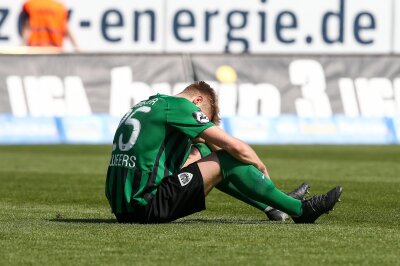 Heimsieg in Zwickau: Schwäne beenden Saison auf Rang 7 - Lion Schweers (25, Münster) enttäuscht nach der Niederlage.