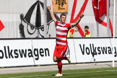 Heimsieg in Zwickau: Schwäne beenden Saison auf Rang 7 -  Tor für Zwickau, Kevin Hoffmann (8, Zwickau) bejubelt seinen Treffer zum 2:0.
