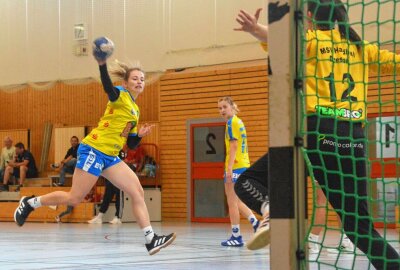 Heimturnier stimmt Marienberger Handballerinnen optimistisch - Auch Lena Müller konnte sich in die Marienberger Torschützenliste eintragen. Foto: Andreas Bauer