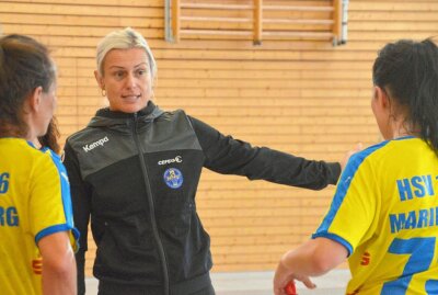 Heimturnier stimmt Marienberger Handballerinnen optimistisch - Trainerin Lucie Hribova nutzte das Turnier für einige personelle und taktische Experimente. Foto: Andreas Bauer