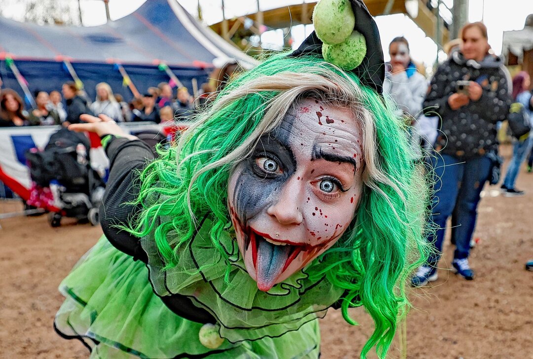 Herbstferien-Spaß bei "Plohner Geistertagen" - Ostdeutschlands größte Live-Outdoor-Halloweenattraktion lädt dann wieder alle Halloween-Fans herzlich ein. Foto: Thomas Voigt