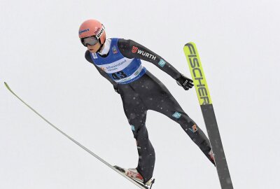 Heute startet der FIS Weltcup der Skispringer in Klingenthal - Zum deutschen Team gehört unter anderem Karl Geiger. Foto: Ralf Wendland