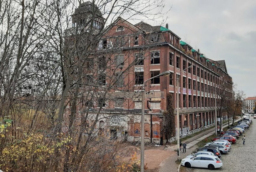 Die ehemalige Krausefabrik an der Theodor Neubauer-Straße gegenüber der ehemaligen Feuerwache Ost in Anger-Crottendorf soll saniert werden. Foto: Anke Brod
