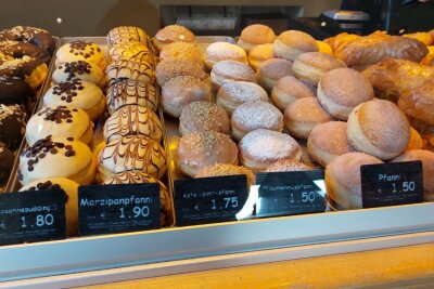 Hier gibt es den besten Pfannkuchen in Chemnitz! - Der Hahnbäck (Stadlerstraße 23) hatte die meiste Auswahl von allen, aber die Preise waren auch am höchsten. Geschmeckt haben die Pfannkuchen trotzdem sehr gut. 