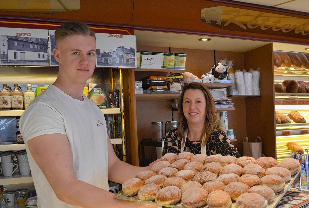 Hier gibt es die besten Pfannkuchen im Werdauer Umland - Bennet und Melanie Ketterl freuen sich über den großen Zuspruch. Foto: Jürgen Sorge