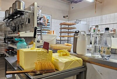 Hier gibt es die besten Pfannkuchen in Chemnitz - Ein Blick in die Backstube. Foto: Simone Esper
