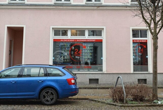 Hier können Zwickauer rund um die Uhr einkaufen - Eine Außenansicht des 24-Stunden-Automatenladens an der Ecke Bosestraße/Römerstraße. Foto: Jürgen Sorge
