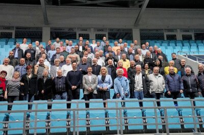 Himmelblaues Klassentreffen der besonderen Art - Viele bekannte Gesichter waren beim "CFC/FCK-Klassentreffen dabei. Foto: Chemnitzer FC