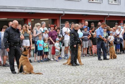 Hinter den Kulissen beim Tag der Polizei in Chemnitz - Die Hundestaffel stellt sich vor. Foto: Katja Lippmann-Wagner