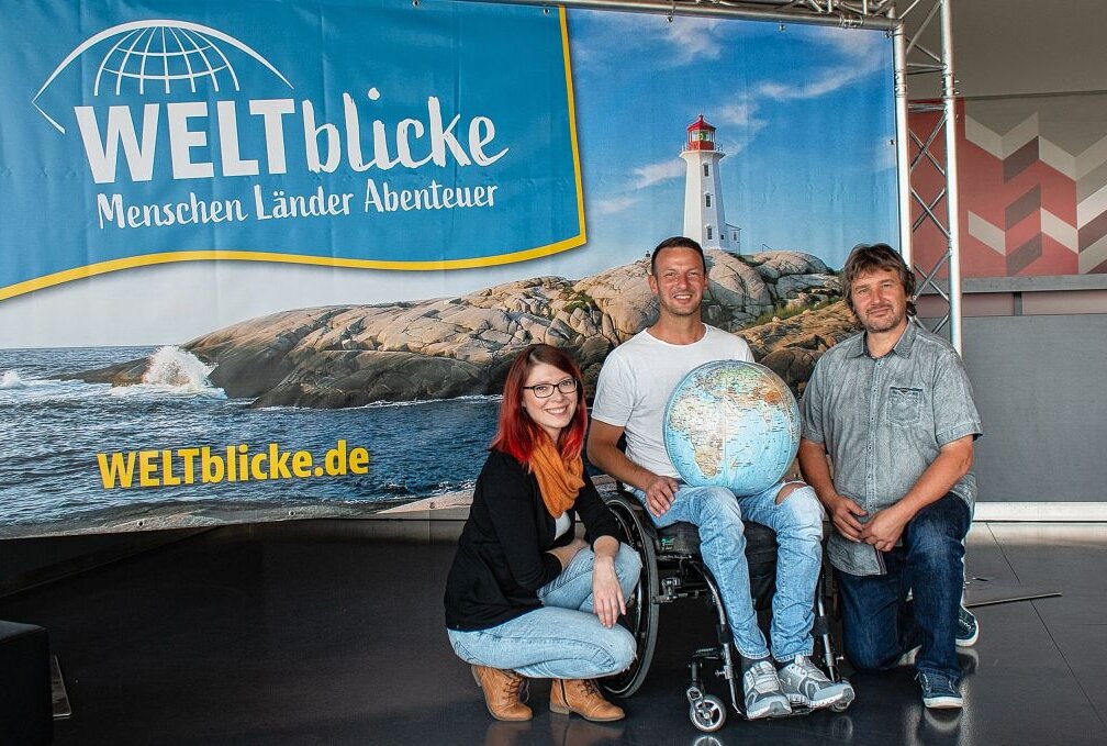 Im Bild v. links die "Weltblicke"-Veranstalter Anne Krieger, André Czinkewitz und Ronny Bley.Foto: Festhalle 