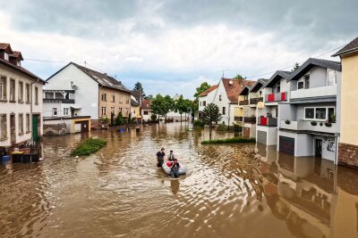 Hochwasser im Südwesten - Aufräumen und abwarten - In Saarbrücken, nur rund 15 Autominuten vom hier gezeigten Kleinblittersdorf entfernt, forderte die Hochwasserlage ein Todesopfer.