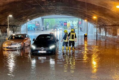 Hochwasser, Überschwemmungen und zerstörte Straßen: Ein persönlicher Erfahrungsbericht - Geflutete Straßen am 11. Mai 2021 in Chemnitz. Foto: Daniel Unger/Archiv