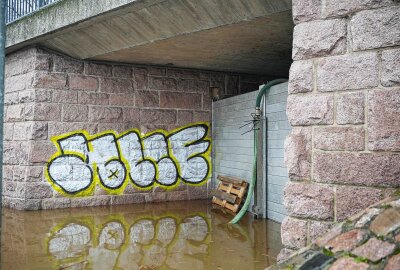 Hochwasserlage in Meißen spitzt sich zu: Elbpegel steigt weiter - Die Stadt Meißen steht unter Wasser. Foto: xcitepress/Finn Becker