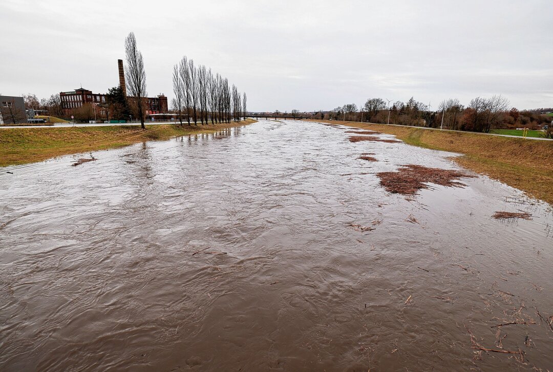 Hochwasserwarnung: Mehrere Gewässer in Sachsen übergetreten - Hochwasser in Niederlungwitz. Foto: Andreas Kretschel