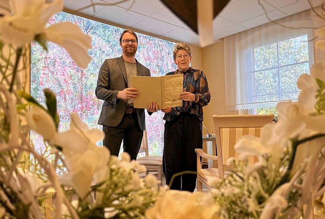 Hochzeitsmesse am 18. November in Mildenau - David Mühl und Annegret Böttcher (v.l.) vom Standesamt in Mildenau. Foto: Jan Görner