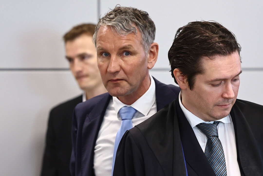 Höcke-Prozess: Anklage wieder geändert - Der Thüringer AfD-Vorsitzende Björn Höcke steht seit heute in Halle vor Gericht. Foto: EHL Media