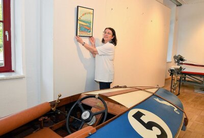 Hohensteiner Rennsport-Museum geht aufs Wasser - Museumsleiterin Marina Palm muss noch Hand anlegen. Foto: Thorsten Horn