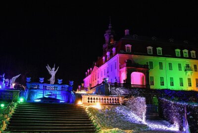 Hoher Besucherandrang: Lichtfest "Lumagica" verlängert - Die "Lumagica" Lichterwelt und der Schnee der letzten Tage erzeugt im Schlosspark Lichtenwalde eine besonders magische Atmosphäre. Foto: Maik Bohn