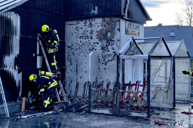 Hoher Sachschaden nach Brand in erzgebirgischem Supermarkt - Am Samstag gab es einen Brand in einem Supermarkt. 