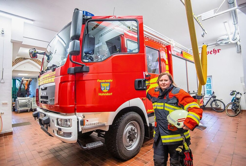 Hohndorf: Feuerwehrfrau ist neue Wehrleiterin - Die Freiwillige Feuerwehr Hohndorf hat mit Stefanie Pönisch erstmals eine Wehrleiterin. Foto: ERZ-Foto/Georg Ulrich Dostmann