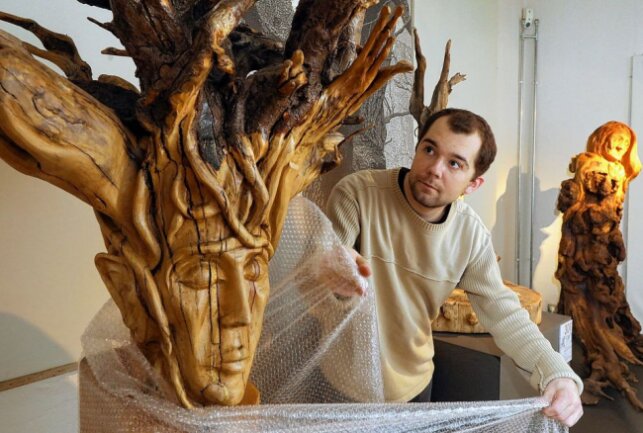 Mehr als 600 Holzkunstwerke müssen bis Ende Januar aus dem Daetz-Centrum ziehen. Foto: Andreas Kretschel