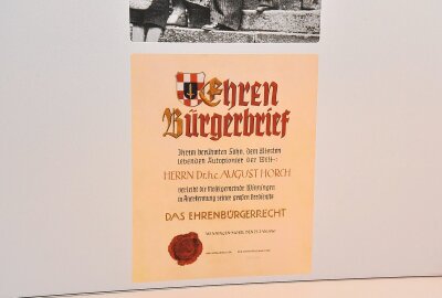 Horch-Museum Zwickau würdigt Namensgeber - Ehrenbürgerbrief von Horchs Geburtsstadt Winningen. Foto: Thorsten Horn