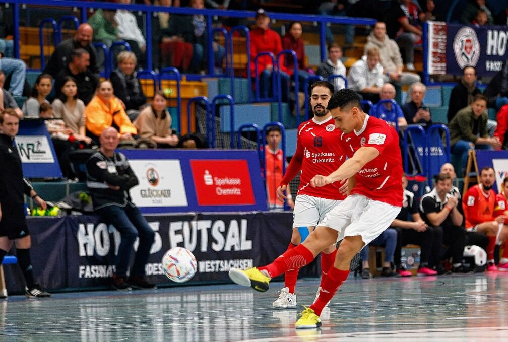 HOT 05 Futsal gewinnt 5:1 bei Hamburger SV Panthers - Gabriel Oliveira (hier im letzten Heimspiel) überzeugte in Hamburg als Kapitän und Torschütze. Foto: Markus Pfeifer