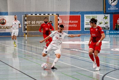 HOT 05 Futsal kann nach dem Finaleinzug doppelt jubeln - Gabriel Oliveira (Nr. 14) bei einem Torschuss in der 1. Halbzeit. Foto: Markus Pfeifer