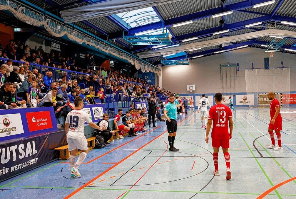HOT 05 Futsal lässt Punkte liegen - Der Futsal-Klassiker zwischen Hohenstein-Ernstthal und Regensburg fand vor 355 Zuschauern statt. Foto: Markus Pfeifer