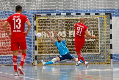 HOT 05 Futsal lässt Punkte liegen - Kurz vor Schluss hielt Hot-Torhüter Dmytro Lytvynenko einen Strafstoß. Foto: Markus Pfeifer