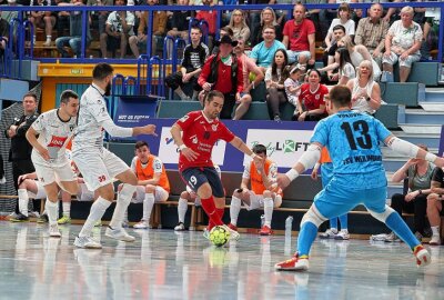 HOT 05 Futsal zieht ins Meisterschaftsfinale ein - Kennedy Ribeiro am Ball. Foto: Andreas Kretschel