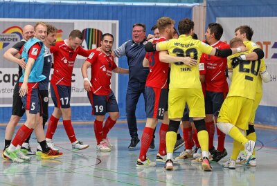 HOT 05 Futsal zieht ins Meisterschaftsfinale ein - Jubel nach dem Spiel. Foto: Andreas Kretschel