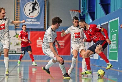 HOT 05 Futsal zieht ins Meisterschaftsfinale ein - Christoper Wittig am Ball. Foto: Andreas Kretschel