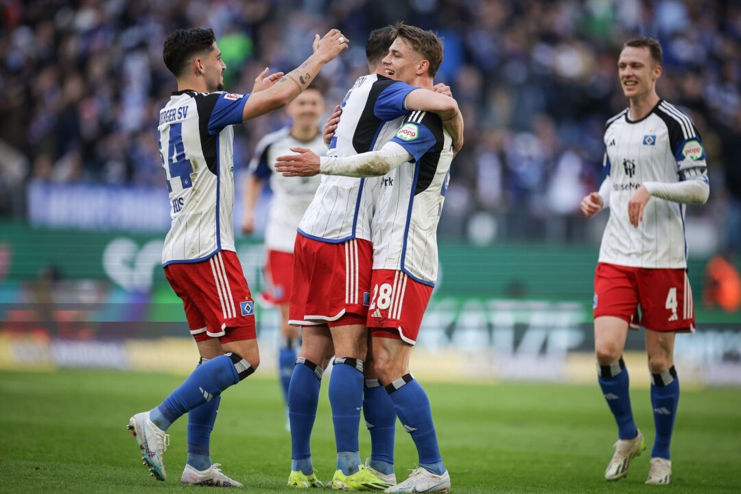 HSV wieder auf Kurs: 3:0 gegen Wehen Wiesbaden - Nach zuletzt zwei Niederlagen konnte der Hamburger SV gegen Wehen Wiesbaden wieder gewinnen.